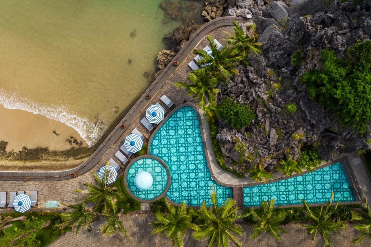 Hotel Perle D'Orient Cat Ba - Mgallery Chan Chau Kültér fotó Aerial view of the pool at the resort