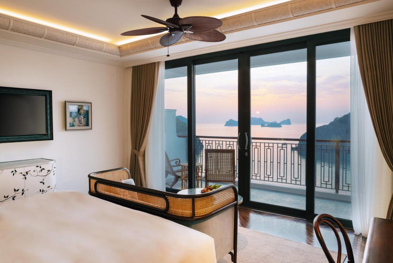 Hotel Perle D'Orient Cat Ba - Mgallery Chan Chau Kültér fotó A room at The View