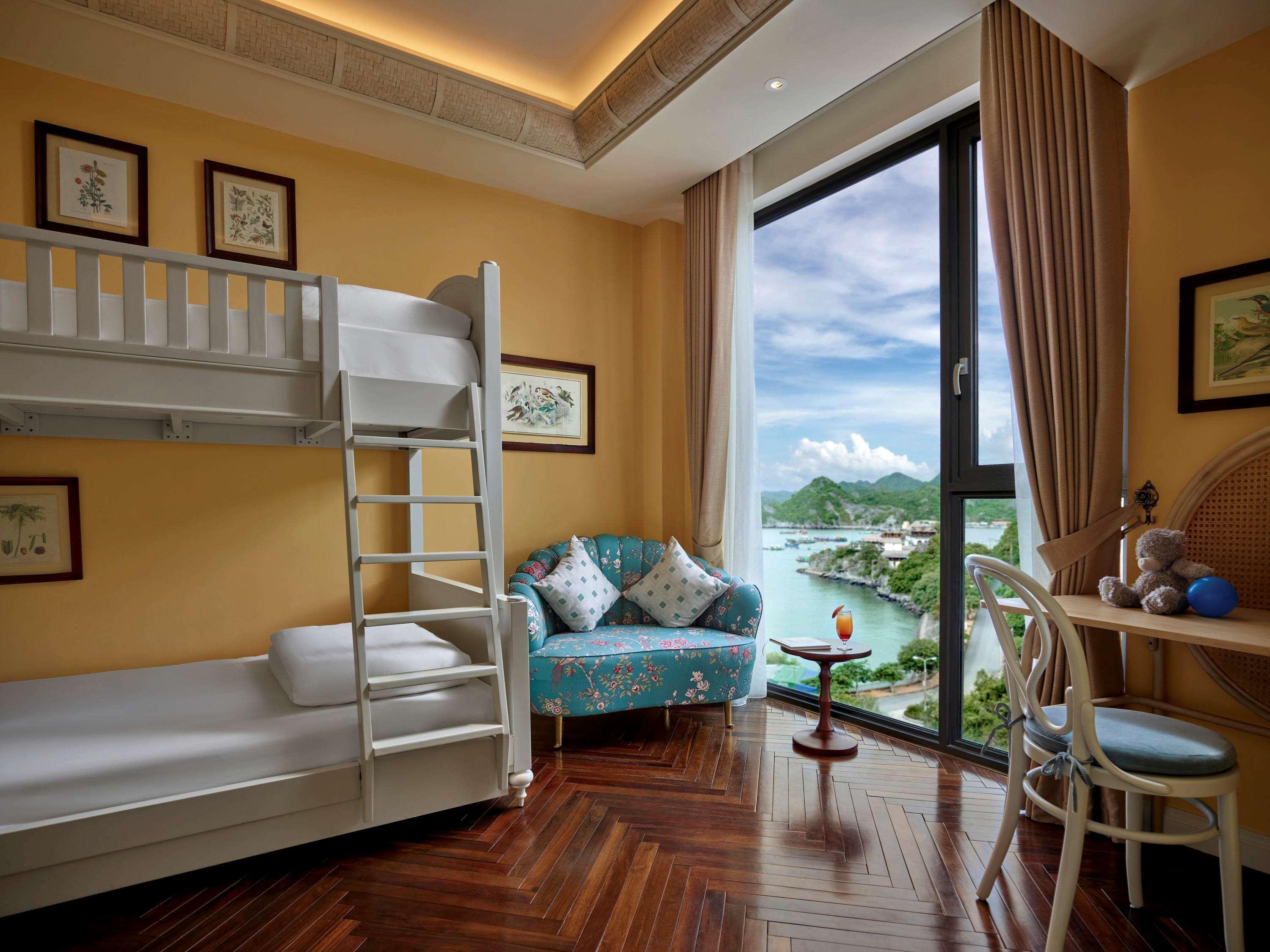 Hotel Perle D'Orient Cat Ba - Mgallery Chan Chau Kültér fotó A bedroom at The Repulse Bay