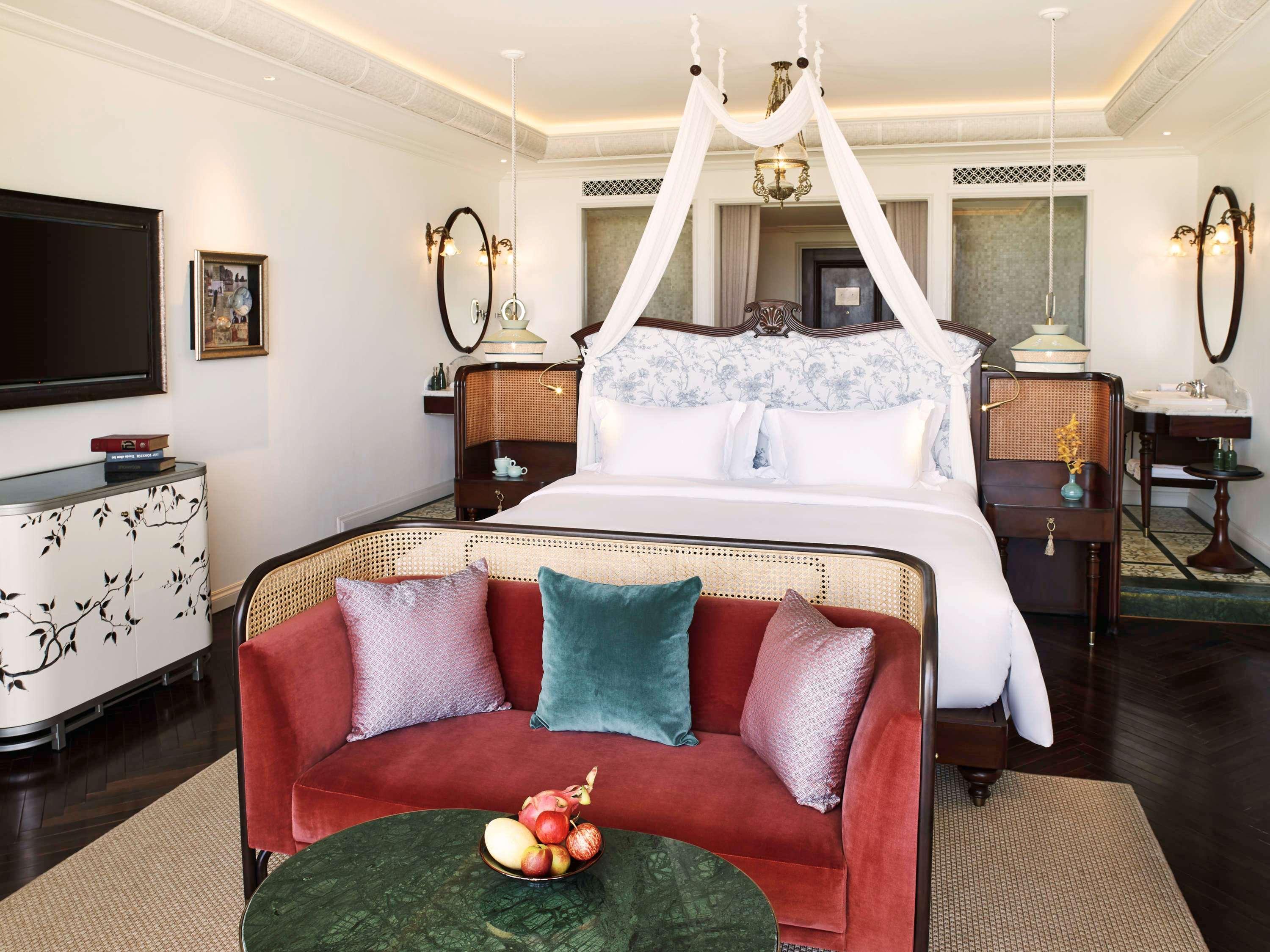 Hotel Perle D'Orient Cat Ba - Mgallery Chan Chau Kültér fotó A suite at the Taj Bengal